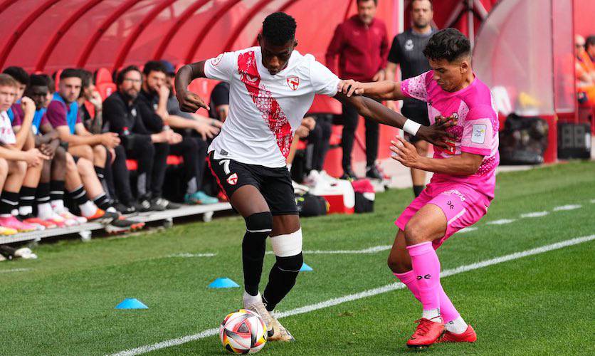 Peleó el San Roque pero sin premio en su partido de la matinal del domingo ante el Sevilla Atlético. / Foto: @CanteraSFC.