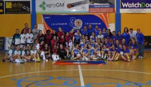 Participantes del torneo femenino que ganó el CB Gades al imponerse en la final a las locales del Servi 2 La Palma. / Foto: @CBLaPalma95.