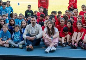 María Forero, junto al diputado de Deportes Juan Daniel Romero, en un momento de la charla con los jóvenes atletas.