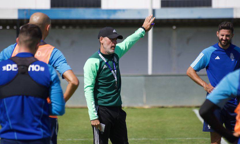 El entrenador del Recre, Abel Gómez, confía que el domingo llegue ante el Alcorcón la primera victoria de la temporada. / Foto: @recreoficial.