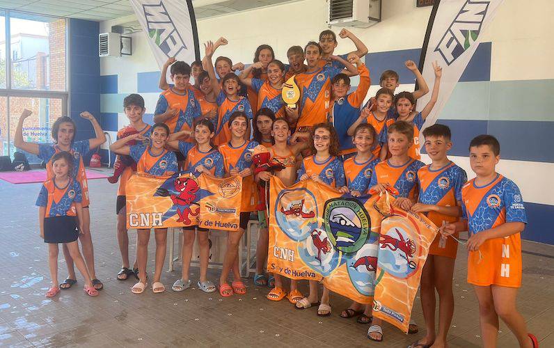 Componentes del CN Huelva, vencedores en el Circuito por Clubes Benjamín-Alevín de la Federación Andaluza. / Foto: @CNHUELVA.