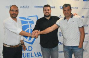 El Ciudad de Huelva ha hecho oficial la renovación una temporada más del técnico Íñigo Núñez. / Foto: @CiudadDeHuelva.