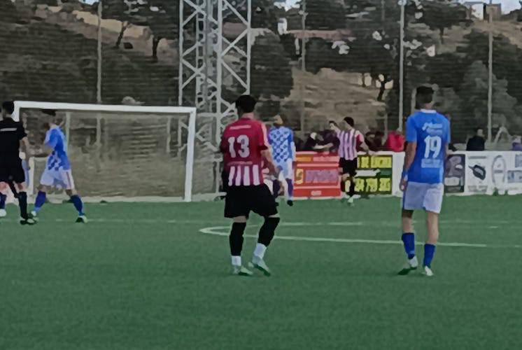 Empate a dos goles en el partido de ida entre el Atlético Calañas y el Rociana. / Foto: Manuel Salazar.