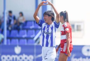 Miku celebra el gol que anotó en el primer tiempo, el 1-0, inicio del triunfo del Sporting ante el Granada. / Foto: www.lfp.es.