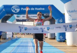 Wafa Zaroual dominó con claridad la prueba femenina de la 10K Huelva Avatel Telecom 'Puerta del Descubrimiento' 2024.