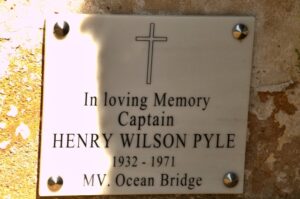 ápida de Henry W Pyle en el cemenetrio británico de Hueva_ imagen de Emilio Romero, en el cementerio británico de Huelva.