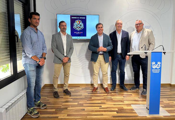 Un momento de la presentación en la Diputación de Huelva del Campeonato de España de Clubes 3x3 Sub 17 de baloncesto, evento que se disputará en Punta Umbría del 14 al 16 de junio.