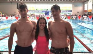 Los tres deportistas del Club Natación Huelva en los eventos que tienen lugar esta semana en Palma de Mallorca. / Foto: @CNHUELVA.