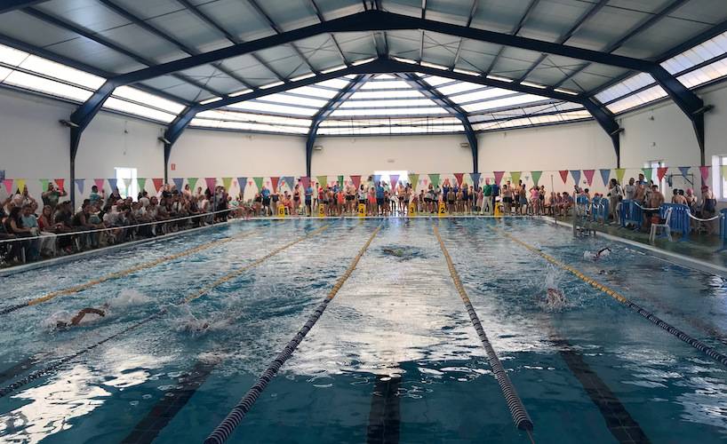 Más de 300 jóvenes han tomado parte en los cuatro Encuentros Formativos de natación que se han celebrado en Aracena, Cartaya, Palos de la Frontera y Bollullos Par de Condado.