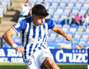 Paolo en un lance del último partido de la Liga pasada ante el Ibiza, en el que salió de titular y jugó 63 minutos. / Foto: @recreoficial.