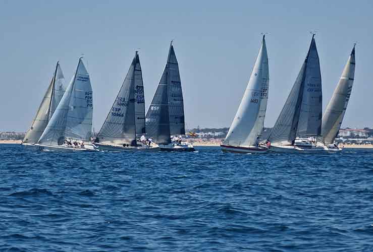 Las diez tripulaciones participantes en la XVIII Regata 'Memorial Vicente Escudero' disfrutaron de una sensacional travesía.