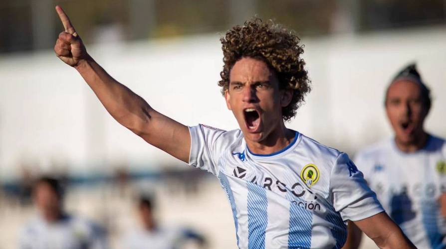 Antonio Alemán, una de las incorporaciones del San Roque, celebrando un gol en su etapa en el Hércules B.