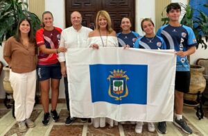 Un momento de la recepción en el Ayuntamiento a los arqueros del Asirio Huelva tras su gran Campeonato de Europa de Tiro con Arco en Rumanía.