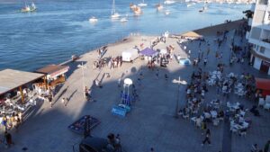 Una buena jornada de baloncesto se vivió el jueves en la plaza Pérez Pastor de Punta Umbría en la segunda prueba del Circuito Provincial 3x3. / Foto: FAB Huelva.