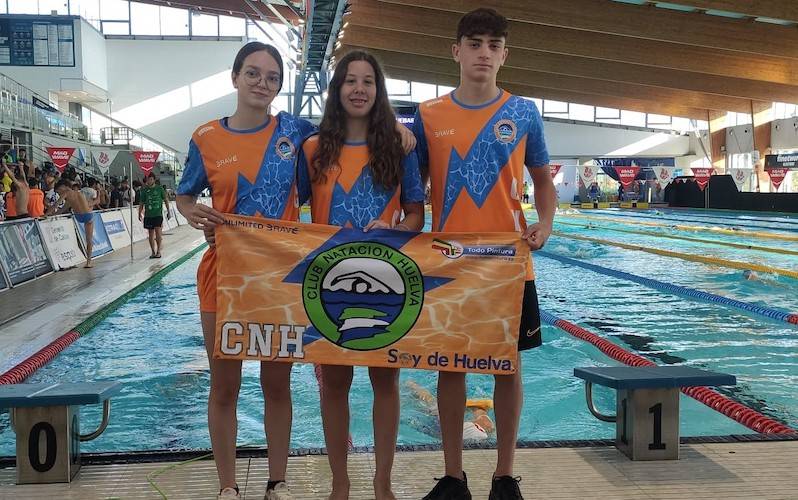 Representantes del Club Natación Huelva en el Campeonato de España Infantil de Verano. / Foto: @CNHUELVA.