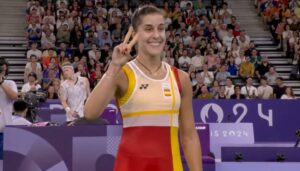 Carolina Marín se ajustó al guión que le daba como favorita y derrotó en estreno en París 2024 a la suiza Stadelmann. / Foto: Captura imagen RTVE Play.