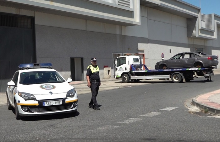 Nuevo equipo de la Policía Local para poner fin a los coches abandonados