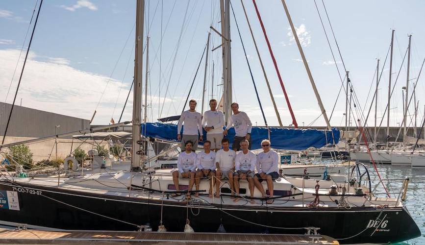 Tripulación del DE6 Puerto de Huelva-Varicentro que espera hacer un buen papel en el Trofeo SM La Reina que ha comenzado en Valencia.