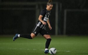 La internacional Dilara Soley Deli, nueva incorporación del Sporting de Huelva, puede jugar de defensa o de centrocampista.