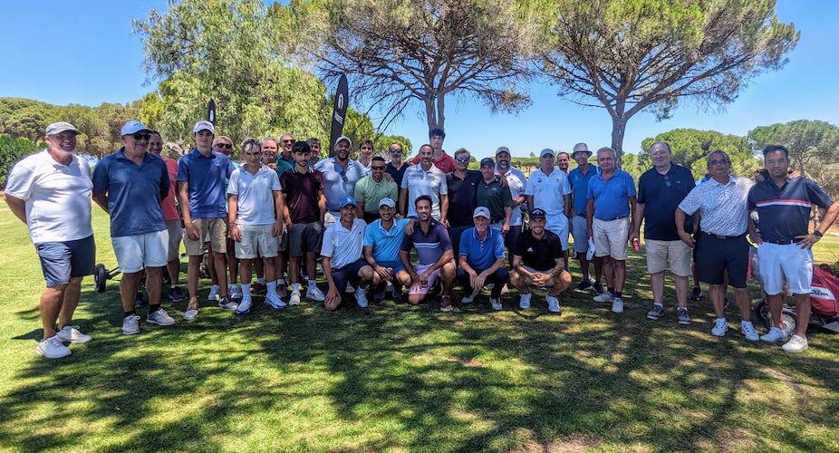 Foto de algunos de los participantes en el X Torneo Benéfico de Golf de la Fundación Ángel Muriel celebrado el pasado fin de semana en el Club Bellavista.