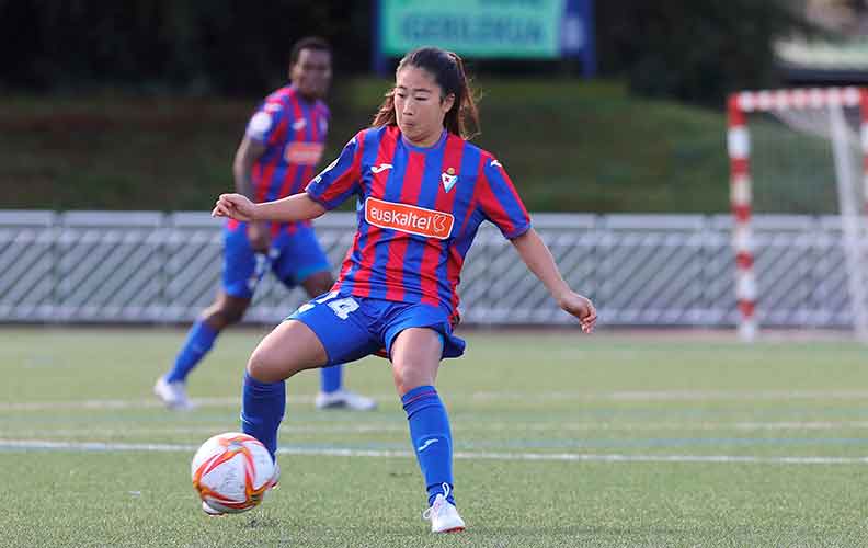 La nueva jugadora del Sporting, Honoka Yonei, en un partido con la SD Éibar club del que procede.