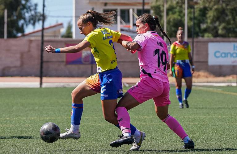 Raquel Quintana, delantera canaria de 27 años que llega al Sporting de Huelva procedente del SE AEM.