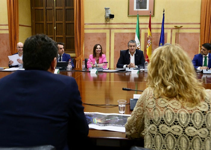 La comisión, integrada por el Ayuntamiento, la Junta y el Puerto de Huelva, fijará la hoja de ruta para las diferentes actuaciones coordinadas