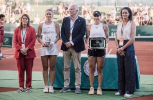 La polaca Magda Linette se adjudicó la Copa del Rey de Tenis femenina tras ganar a la rusa Elina Avanesyan. / Foto: @AytoHuelva.