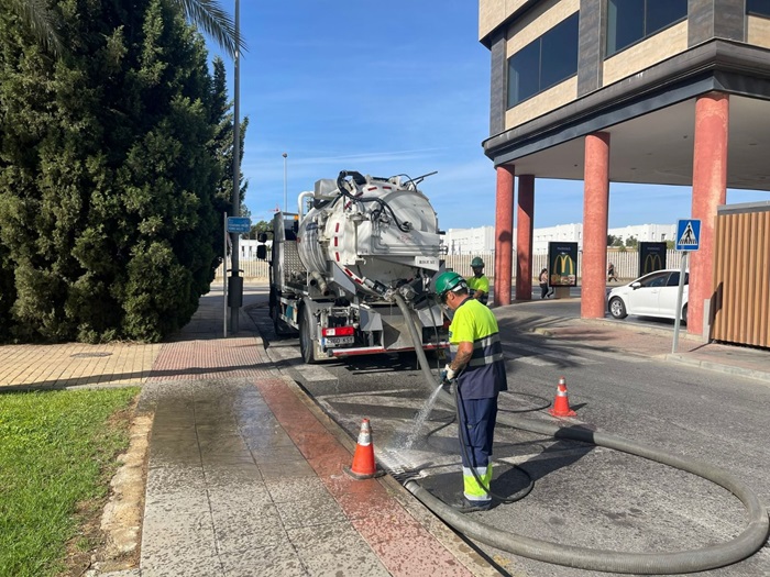 Aguas de Huelva intensifica la limpieza y el mantenimiento preventivo del alcantarillado