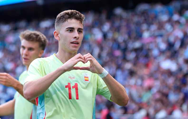 Fermín López, segundo onubense en ser campeón olímpico, celebra uno de los goles que anotó en la final ante Francia. / Foto: @SEFutbol.