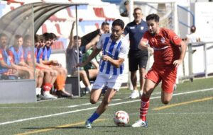 Bollullos y La Palma protagonizaron un competido derbi condal en el que cada equipo dominó un tiempo. / Foto: @bollulloscf1933.