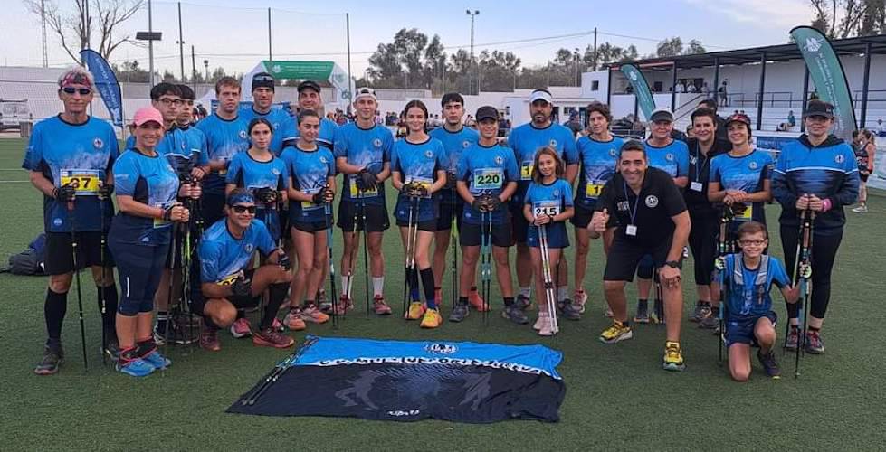 Componentes del CD Multideporte Huelva en la cuarta cita de la Copa de Andalucía de Marcha Nórdica celebrada en La Barca de la Florida (Cádiz).