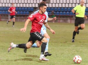 El Cartaya se hizo acreedor en Sevilla a un resultado mejor que el empate cosechado al final. / Foto: F. Morano.