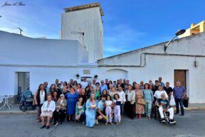 Foto de familia de todos los asistentes el pasado miércoles al 55 cumpleaños de Charo Sanz. 91