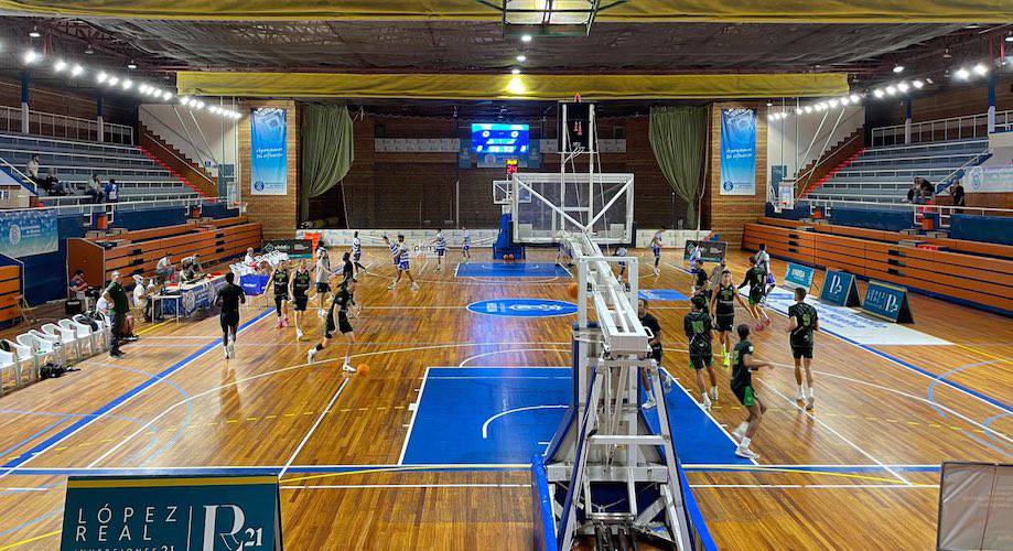 El Polideportivo Municipal 'Andrés Estrada' alberga el jueves la ida de la Copa Diputación de la Tercera FEB. / Foto: @HuelvaComercioL.