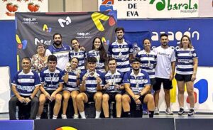 Deportistas del IES Bádminton La Orden que han brillado en el Andalucía Top TTR 'Turismo de Mazagón' Absoluto y Minibádminton disputado el pasado sábado. / Foto: @CBIESLAORDEN.