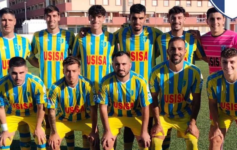 Formación inicial del Isla Cristina en su partido de este domingo ante el Almodóvar del Río. / Foto: @IslaCristinaFC.