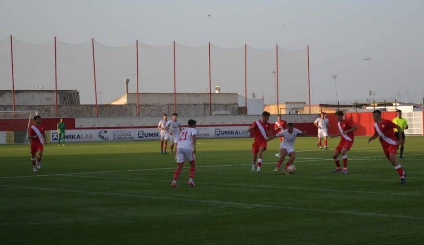 Gris partido de La Palma ante el Sevilla C, con quien perdió 0-2 en el inicio de la Liga en la Tercera Federación. / Foto: @LaPalmaCF.