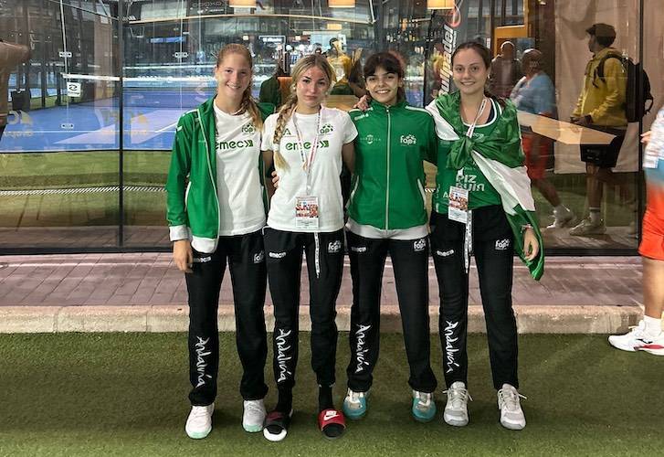 Jugadoras de La Volea Team Pádel en el Campeonato de España de Selecciones Autonómicas formando parte de la selección de Andalucía.