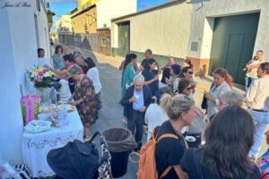 La calle Odiel acogió la degustación de cafés y dulces caseros.2