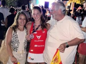 Satisfacción en La Volea Team Pádel por el éxito logrado por su jugadora María Delgado en el Campeonato de Europa de Menores en Budapest (Hungría).