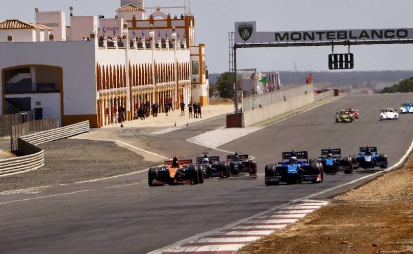 Jornada de mucho calor en el circuito de Monteblanco, en La Palma del Condado, durante la tercera prueba del del Campeonato de Andalucía de Velocidad-CAVA. / Foto: Federación Andaluza de Automovilismo.