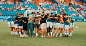 El Recre quiere hacer frente común para ganar al Sevilla Atlético dejando atrás el mal partido de la jornada anterior. / Foto: @recreoficial.