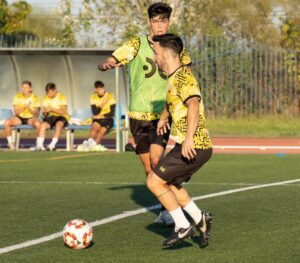 Un momento de un entrenamiento esta semana del cuadro sanroquista. / Foto: @SanRoqueLepe.