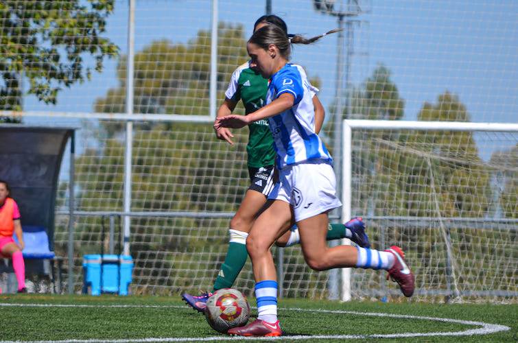 Con intención de sumar los tres puntos parte el Sporting de Huelva para disputar su compromiso liguero ante el Atlético de Madrid B. / Foto: @sportinghuelva.