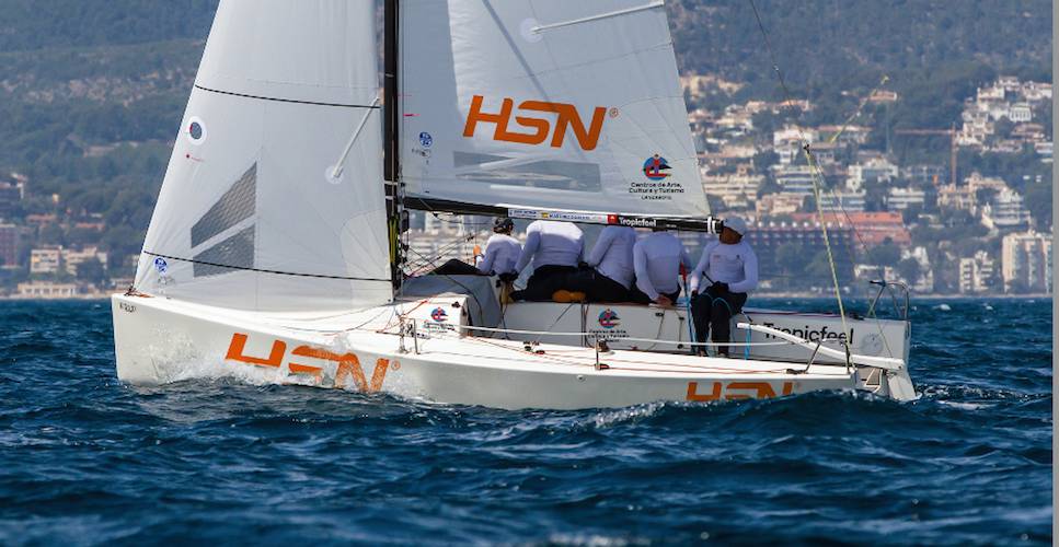 Ricardo Terrades desempeña las funciones de trimmer a bordo del J70 'HSN Sailing Team' y será el único regatista onubense en participar en este Campeonato del Mundo.