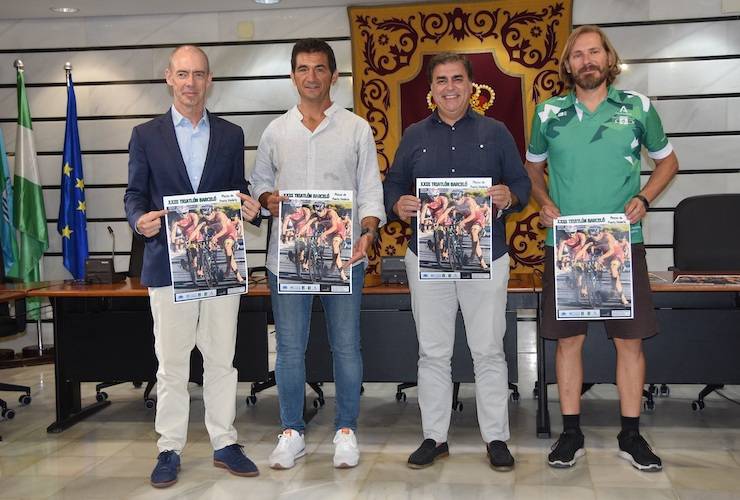 Un momento de la presentación del XXIII Triatlón 'Barceló Playas de Punta Umbría' de este próximo sábado.