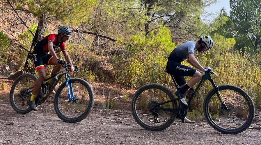 Los ciclistas disfrutaron del trazado de unos 45 kilómetros de dificultad media-alta propuesto por la organización.