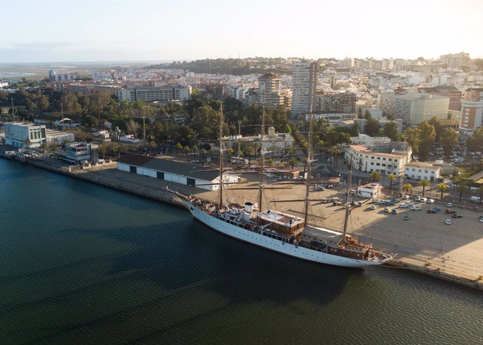 El Puerto de Huelva, como ya hiciera en otros años, ha brindado su apoyo al Consejo de Hermandades,