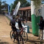 David Rodríguez y Manuel López, ambos del Sportbici Team, en el momento de entrar en la meta en el Rally 'Presa de Los Machos-Gran Premio Cabezo La Bella'.